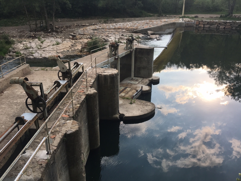 Suministro de una barrera s&oacute;nica de peces ALNUS-BSP en la central del r&iacute;o Ter en Ripoll (Girona)